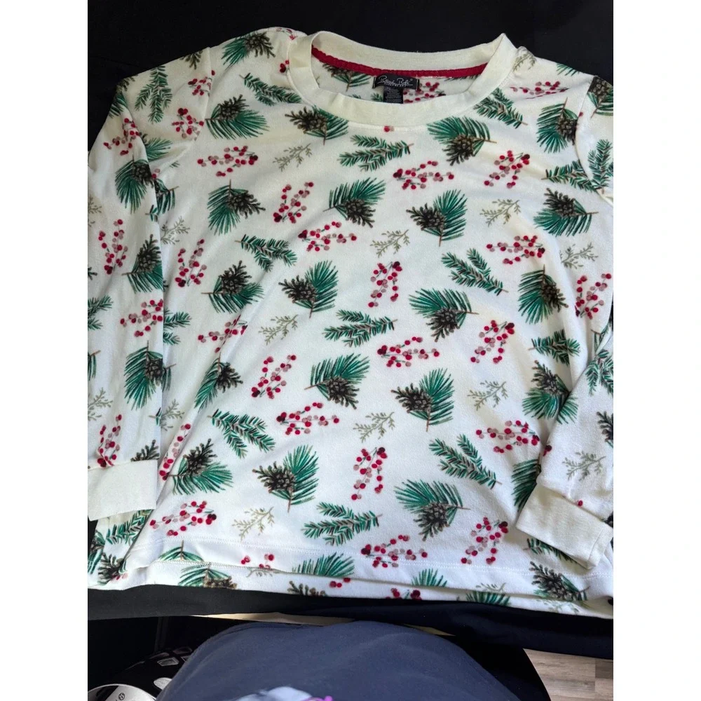 Secret Treasures Womens Fleece Pajama‎ Top Pinecone Berry Holiday Cream Large